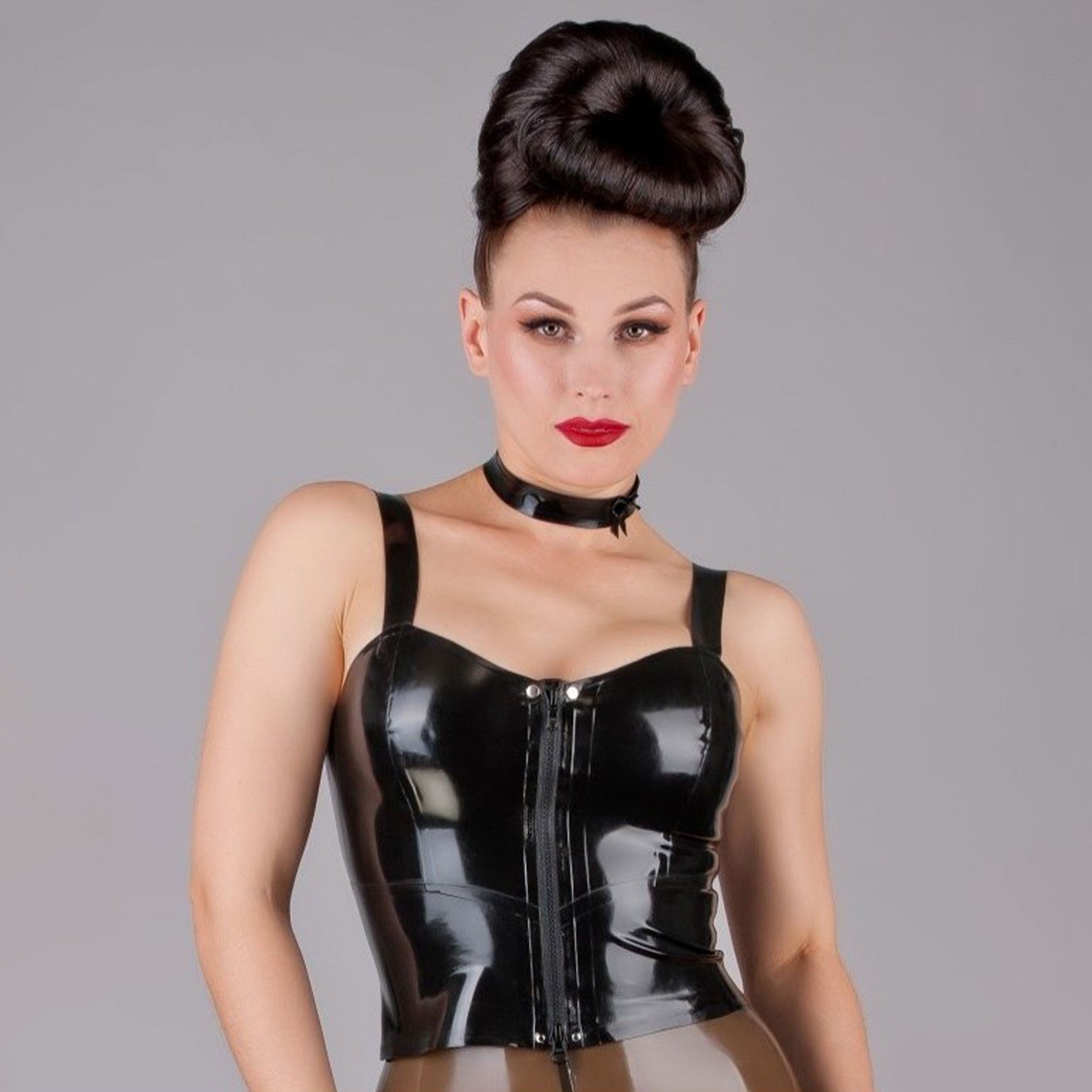 Latex top tank tanktop front contrast lining adjustable shoulder strap straps 2-way two-way zip zipper fetish fashion fetishwear partywear doorbitch doorbitchproof colored black red