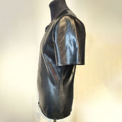 Latex rubber shiny etched top shirt short sleeve sleeved short-sleeve front zip zipper snake snakeskin snake-skin scale texture techno fetish fashion door-bitch doorbitch door bitch proof black