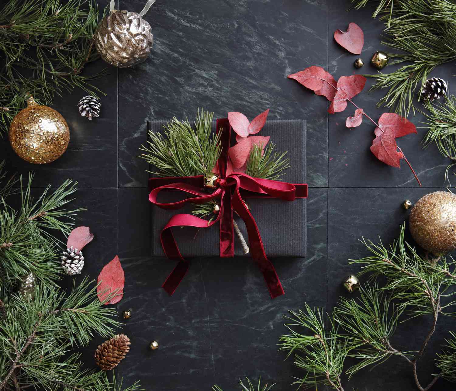 LIFESTYLE & GIFTS