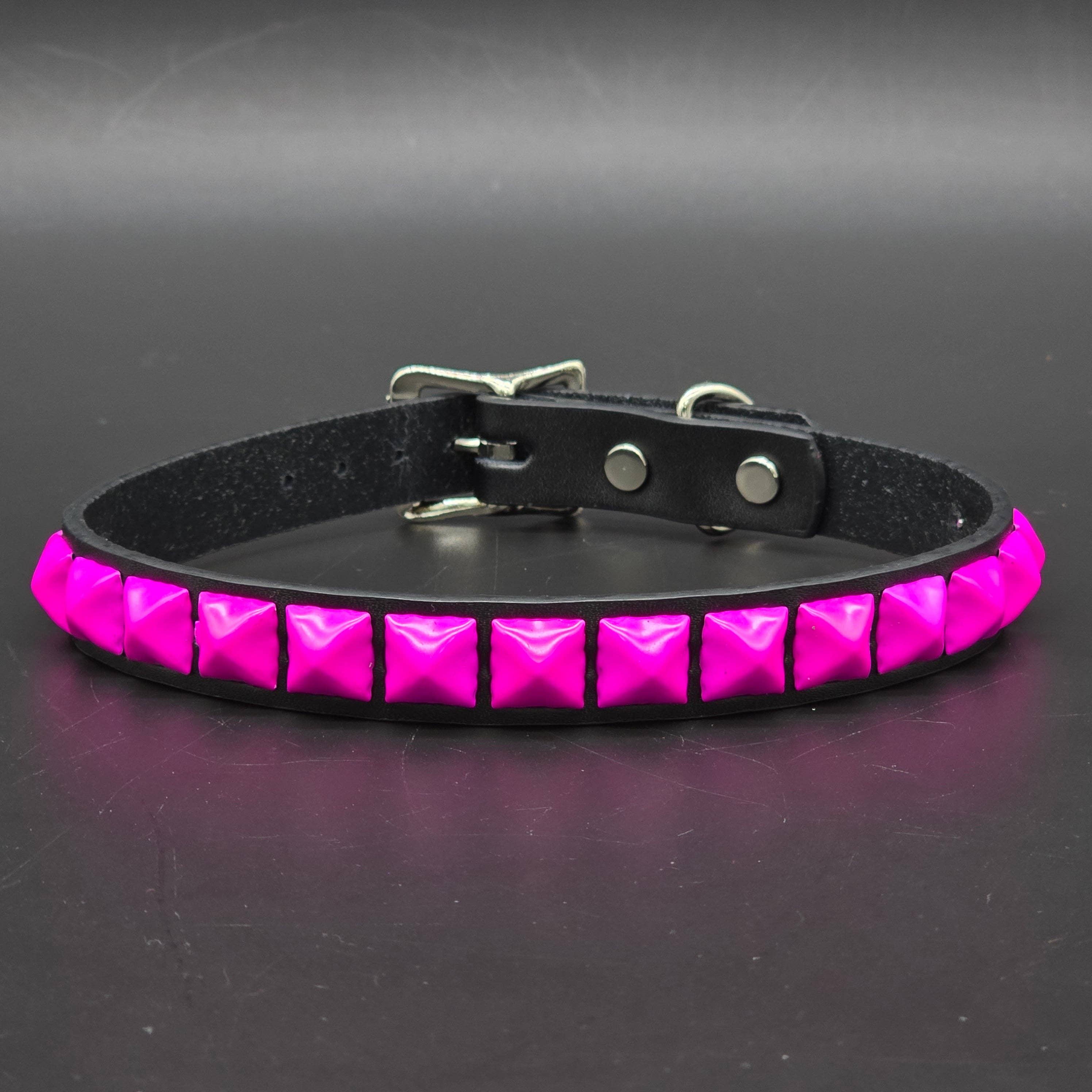 BLACK LEATHER CHOKER WITH 1 ROW 1/2" PYRAMID STUDS