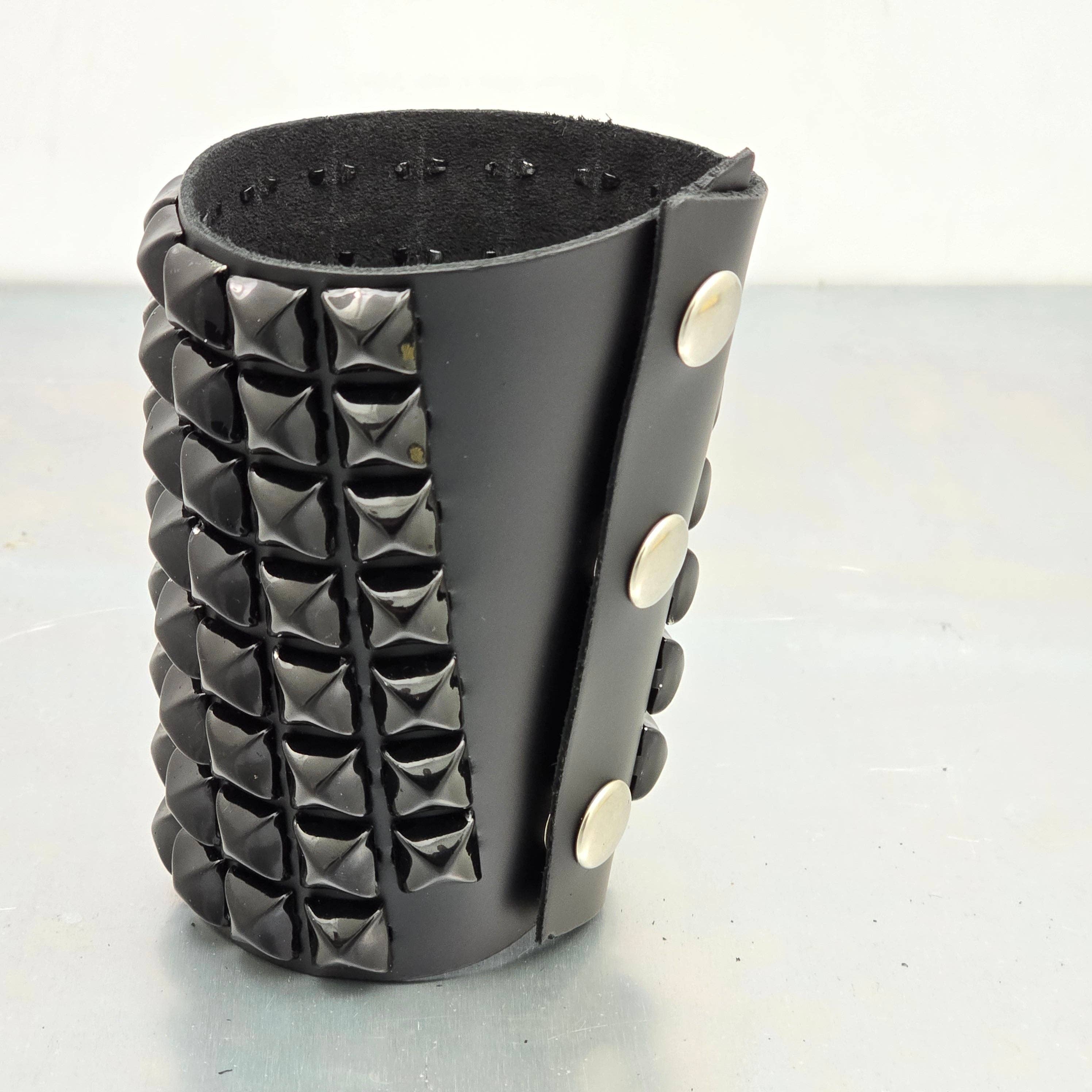 8 ROW PYRAMID STUD SNAP BRACELET