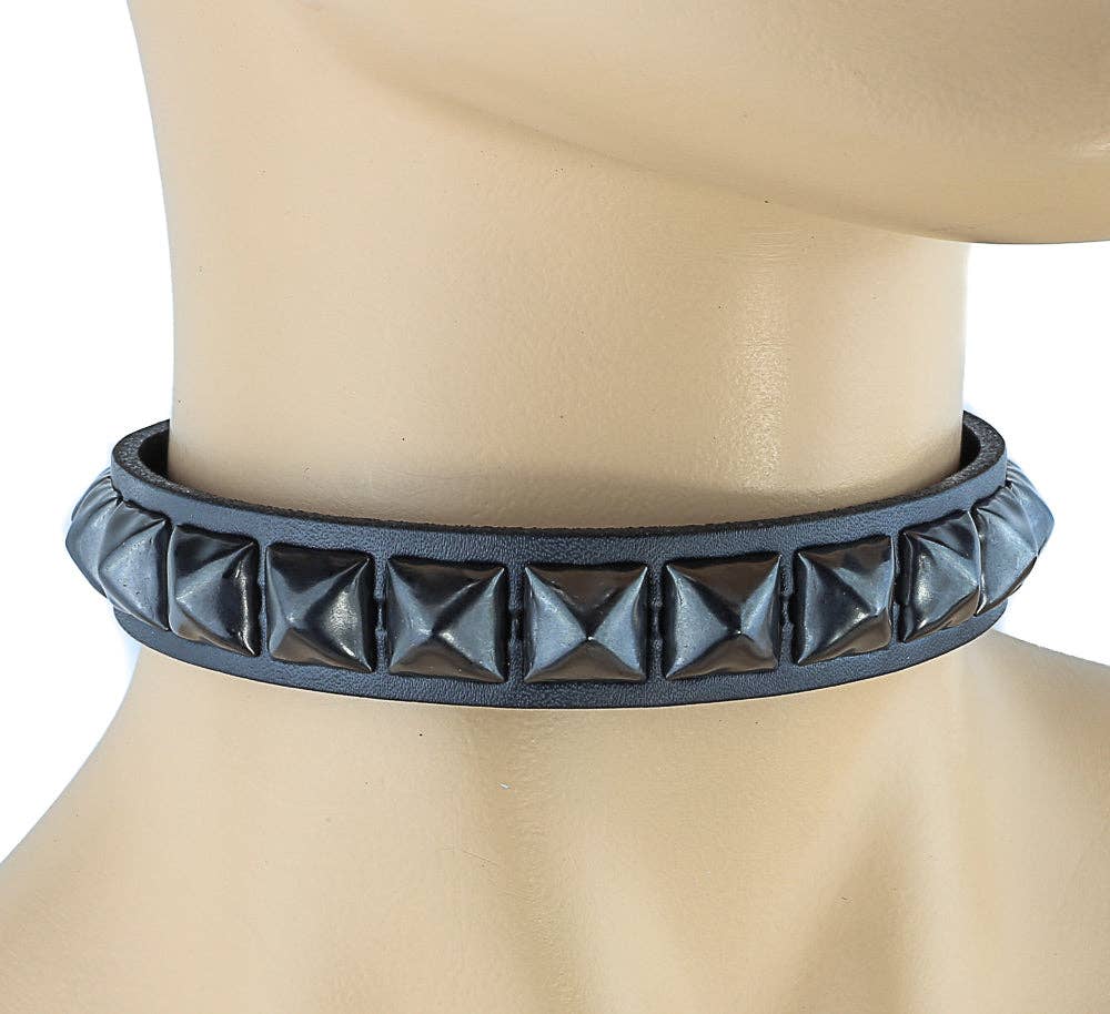 BLACK LEATHER CHOKER WITH 1 ROW 1/2" PYRAMID STUDS