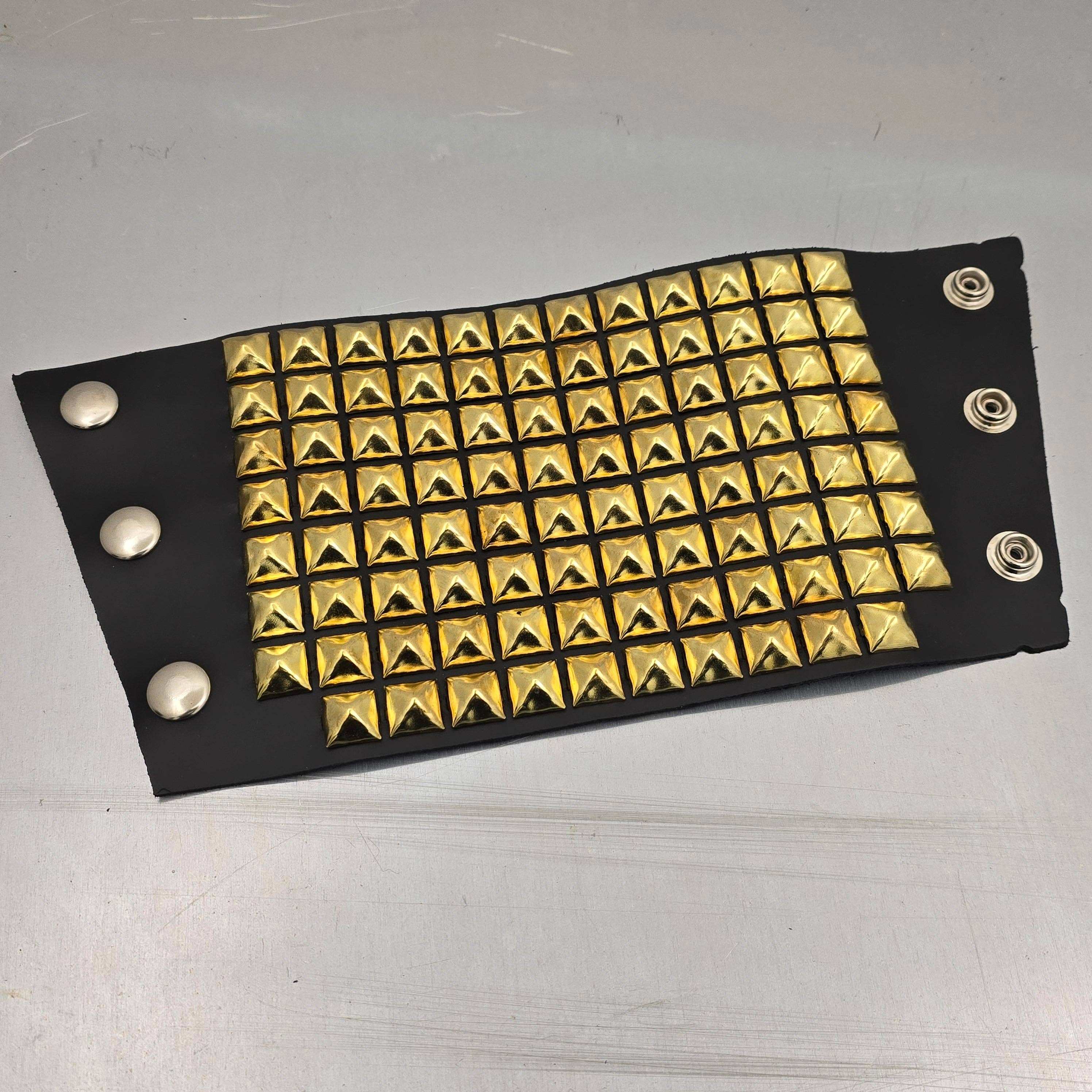 8 ROW PYRAMID STUD SNAP BRACELET