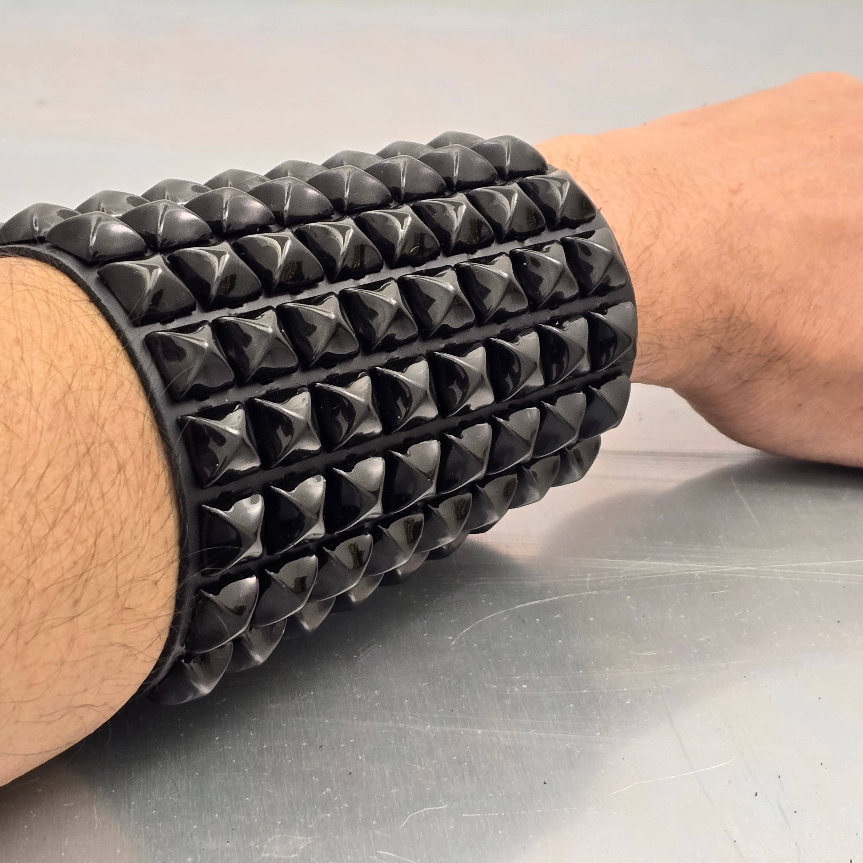 8 ROW PYRAMID STUD SNAP BRACELET