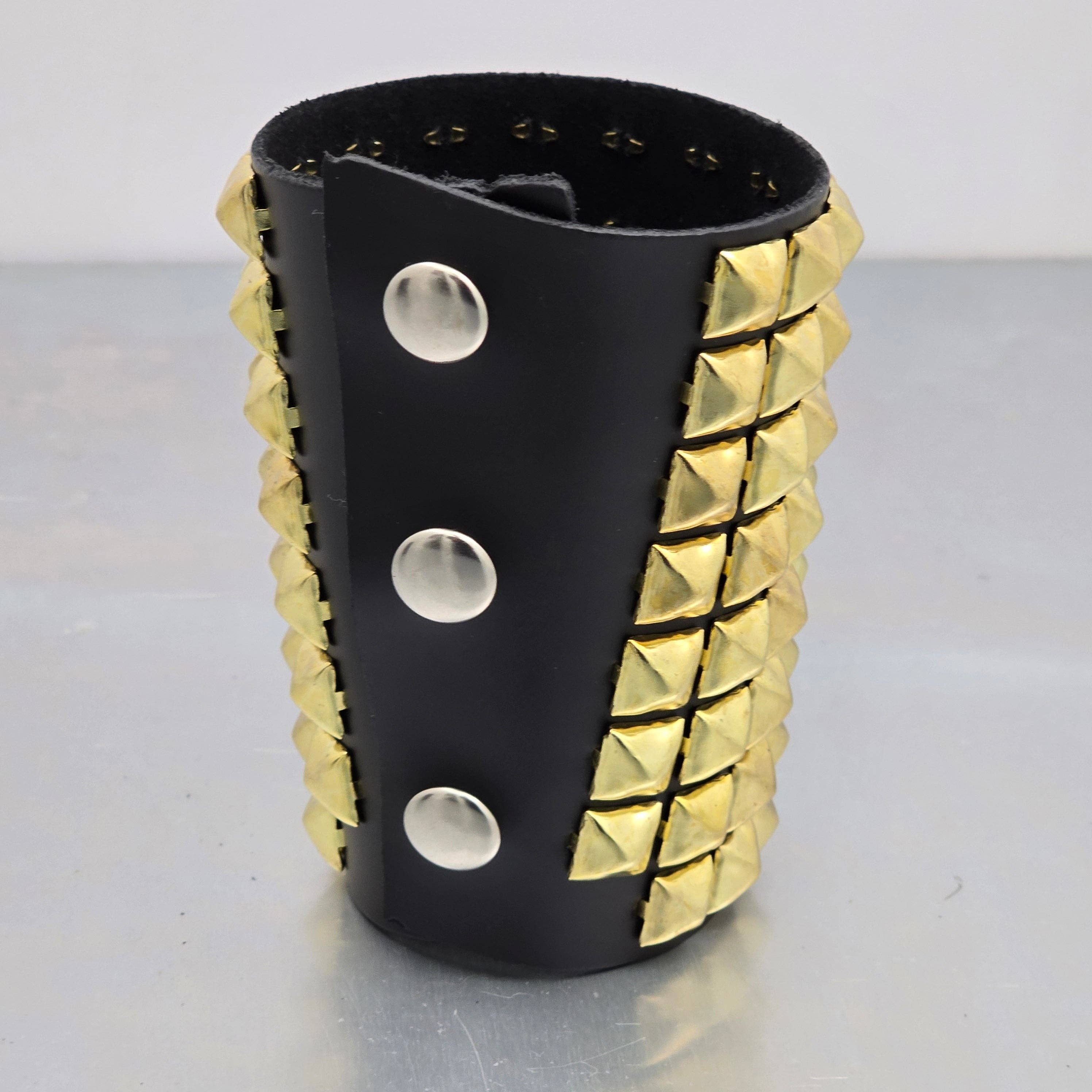 8 ROW PYRAMID STUD SNAP BRACELET