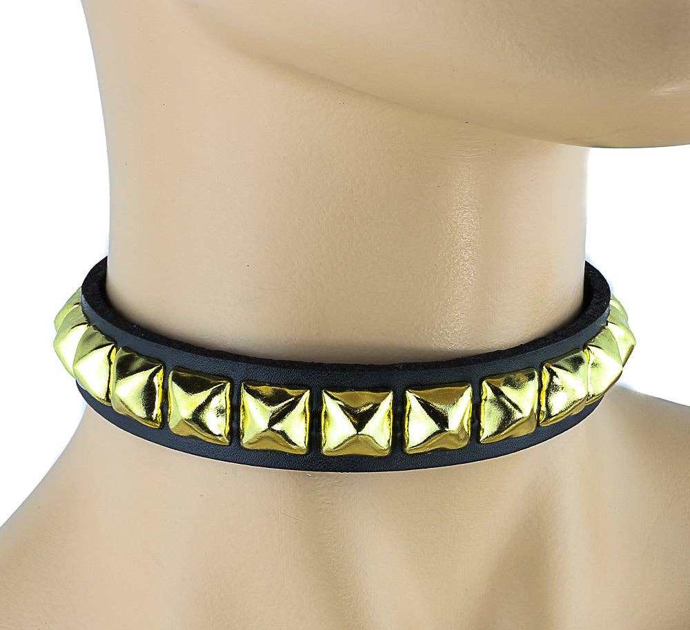 BLACK LEATHER CHOKER WITH 1 ROW 1/2" PYRAMID STUDS