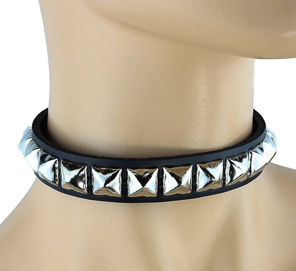 BLACK LEATHER CHOKER WITH 1 ROW 1/2" PYRAMID STUDS