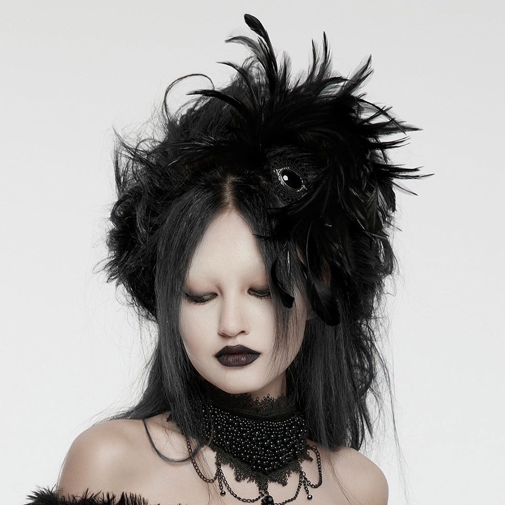 Feathers polyester synthetic-fabric lace aluminum accessories headgear head-gear ornament fascinator hair-clip hairclip poseable adjustable armature versatile timeless opulent dramatic fashion alt-fashion victorian goth gothic romantic masquerade formal fancy costume cosplay halloween ravenette female femme feminine womens black