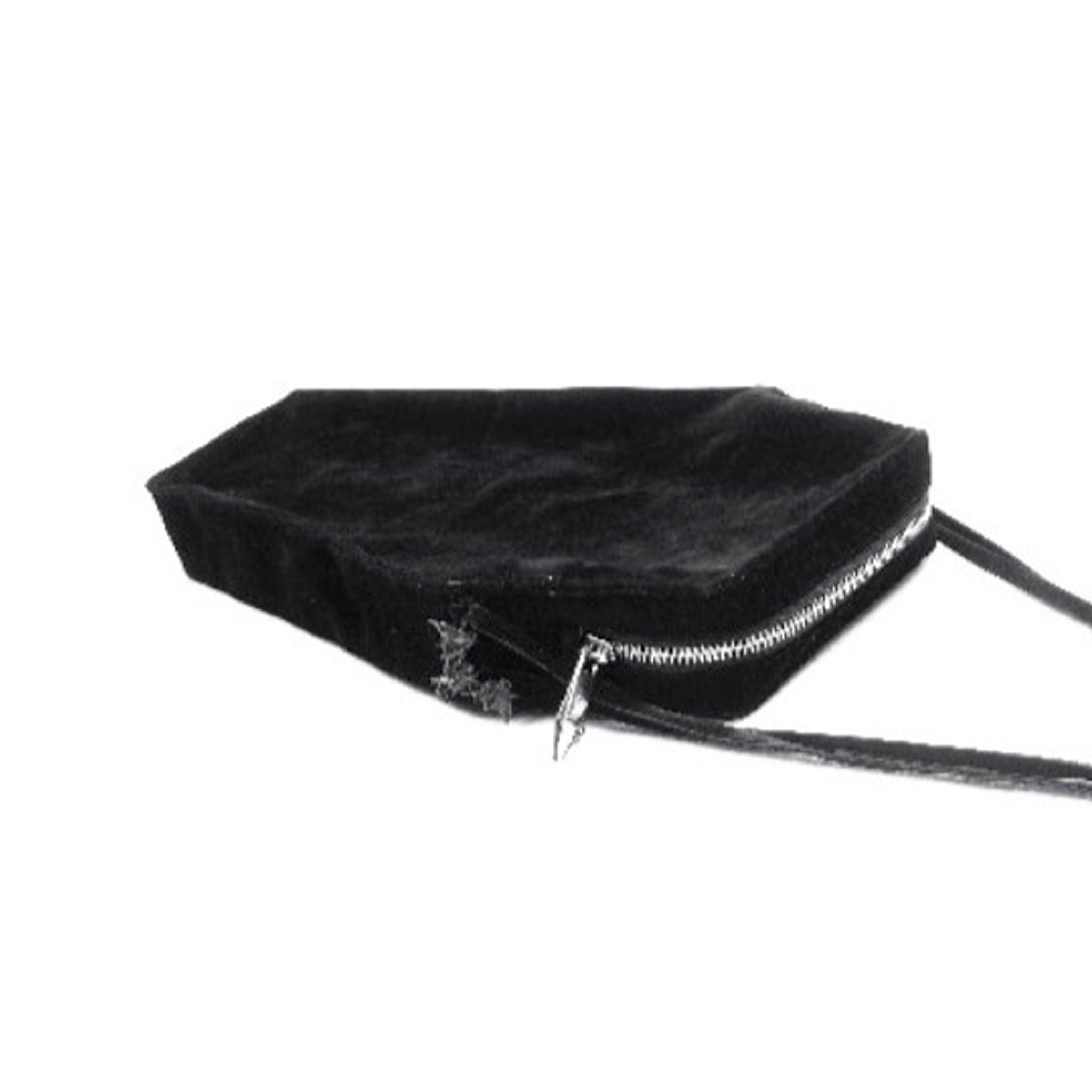 Velvet satin nylon viscose accessories bag purse tote coffin-shaped embroidery embroidered filigree sword heart shoulder-strap adjustable zip zipper single-compartment structured versatile striking functional spacious romantic rebellious rebellion nocturnal bold adventure adventurous fashion alt-fashion goth gothic punk dark costume cosplay halloween female femme feminine womens black silver