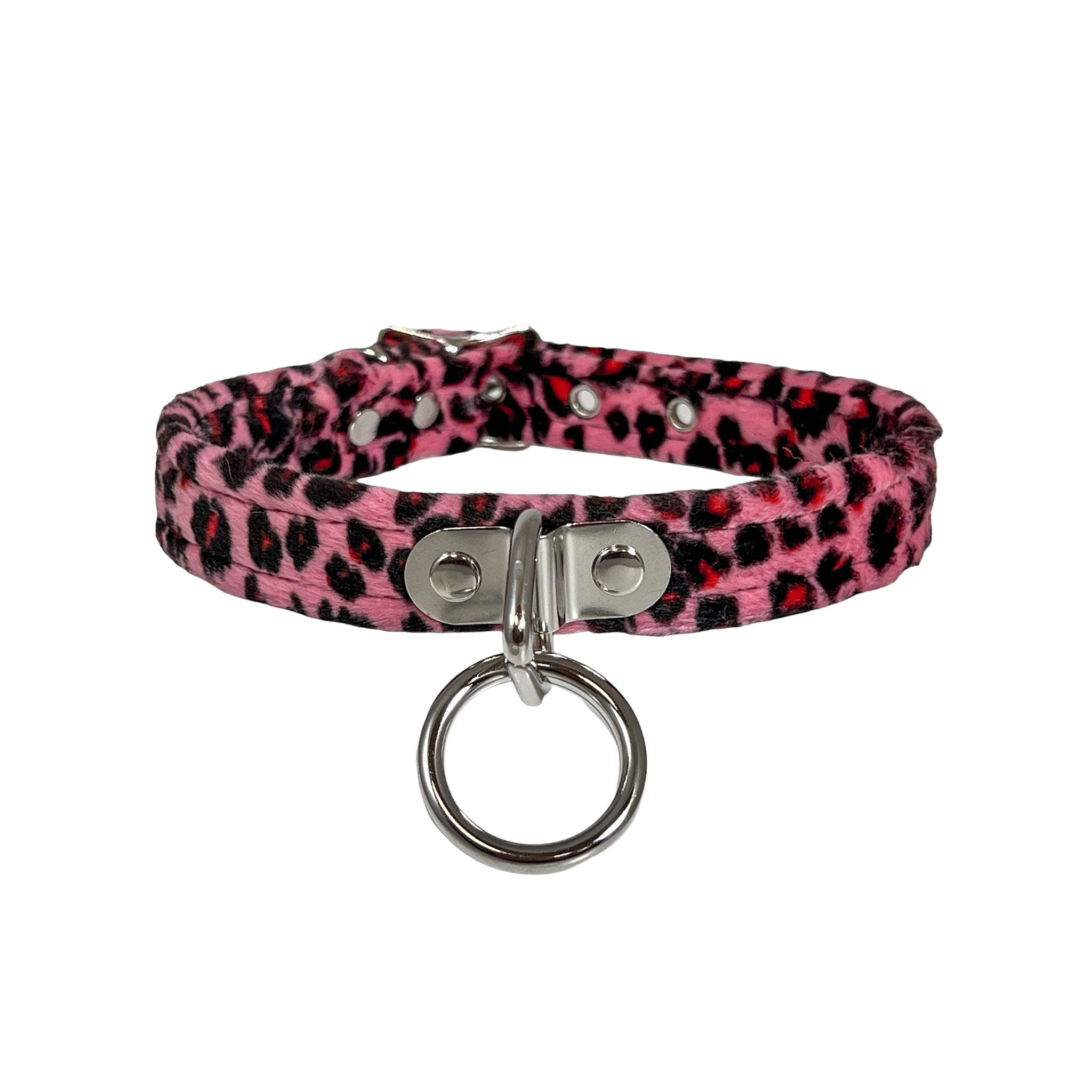 Leather vegan-leather faux-fur accessories neckwear collar choker leopard-print pentagonal-ring O-ring screwback-bridge adjustable buckle bold rebellious fetish fashion alt-fashion alternative punk rock goth gothic emo streetwear bondage bondage-collar bdsm bdsm-gear bdsm-toys bdsm-fashion kink kinky kinkwear kinky-toys pet-play pet-training animal costume cosplay halloween unisex pink