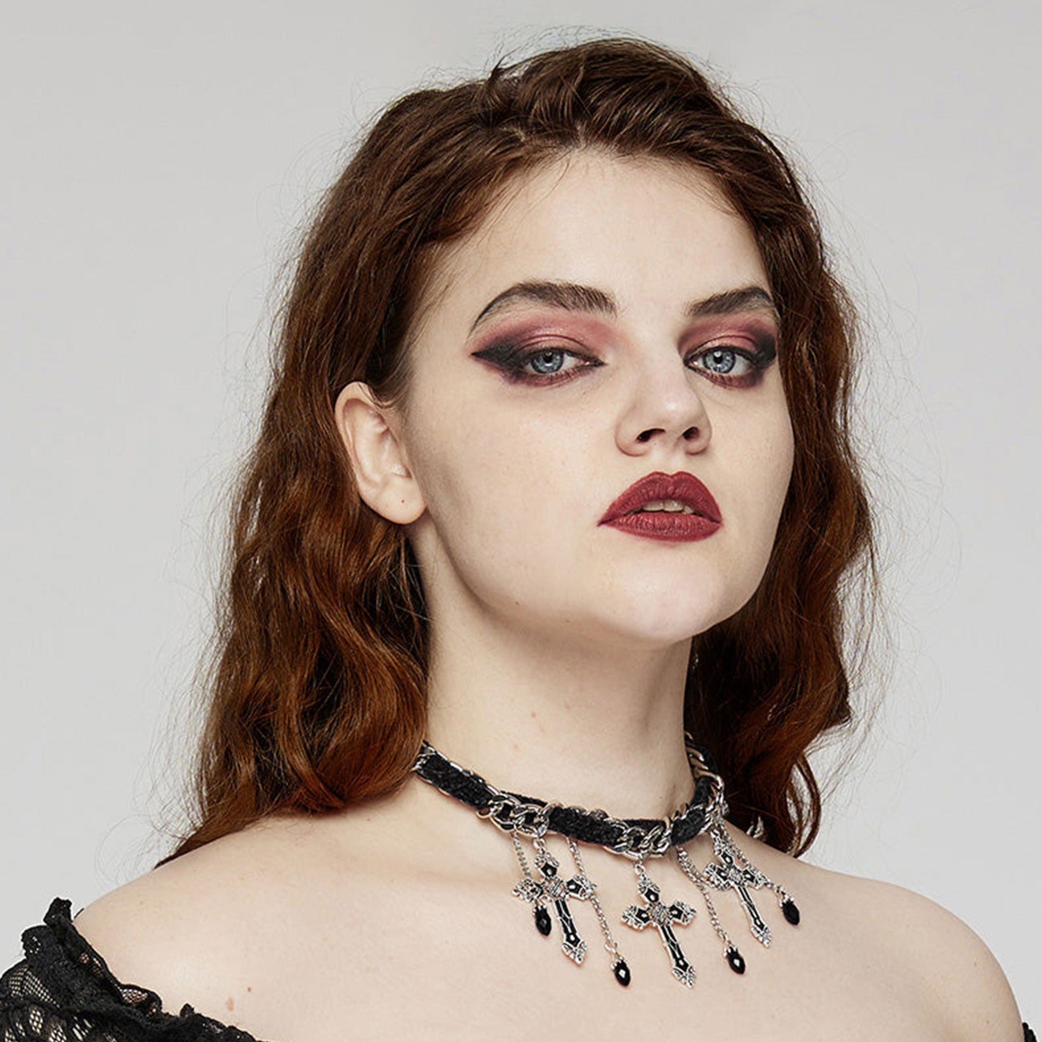 Stainless-steel 316# velvet crystal glass-crystal accessories jewelry necklace chain collar choker adjustable lobster-clasp cross crucifix pendant enamel enamel-inlay drops droplets lightweight comfortable drama dramatic dark-elegance timeless vintage charming charm fetish fashion alt-fashion goth gothic gothic-doll spooky creepy eerie halloween female femme feminine women black silver