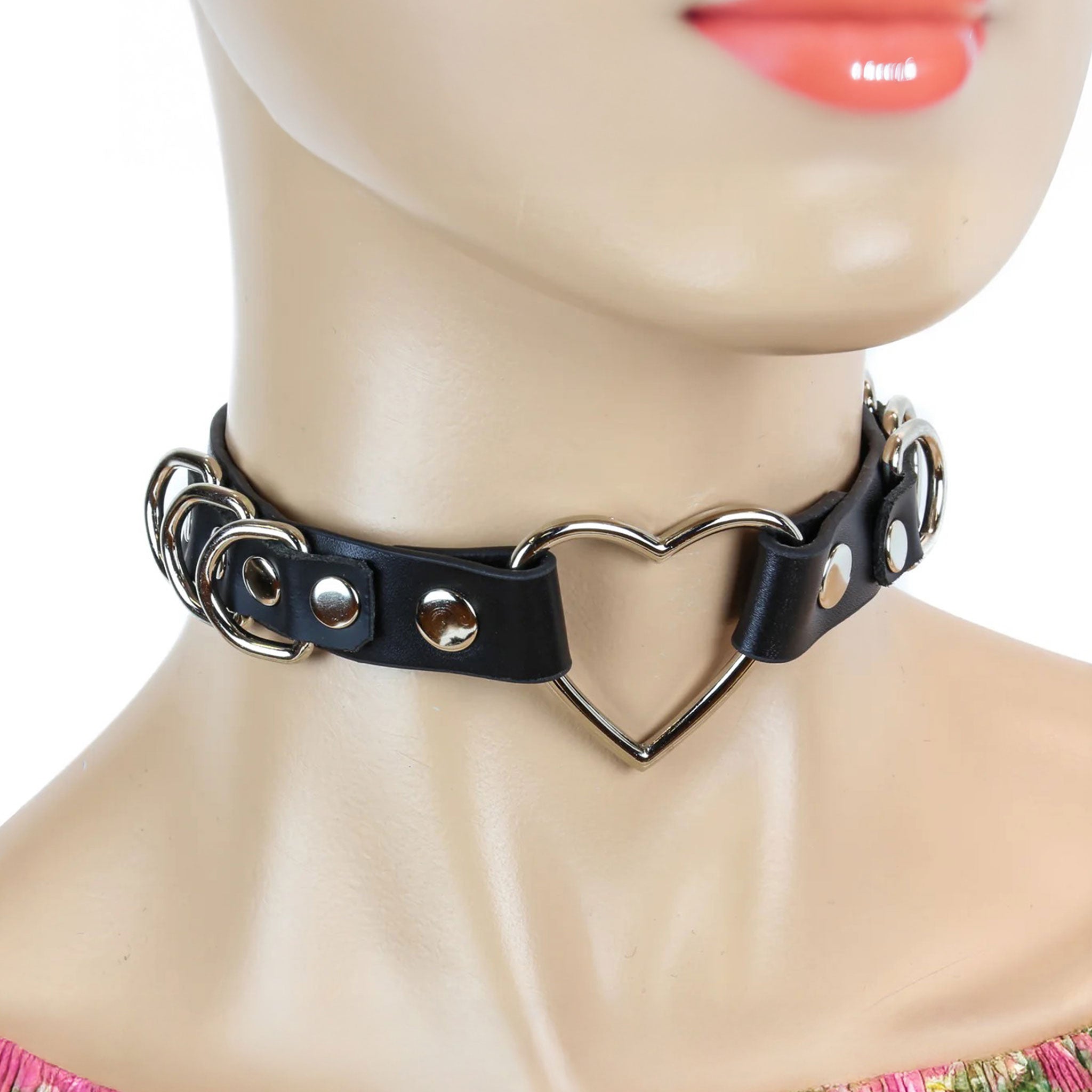 Leather vegan faux D-ring heart-shaped O-ring dual-layered fetish fashion alt-fashion kawaii loli punk goth gothic rave rave-wear accessories black