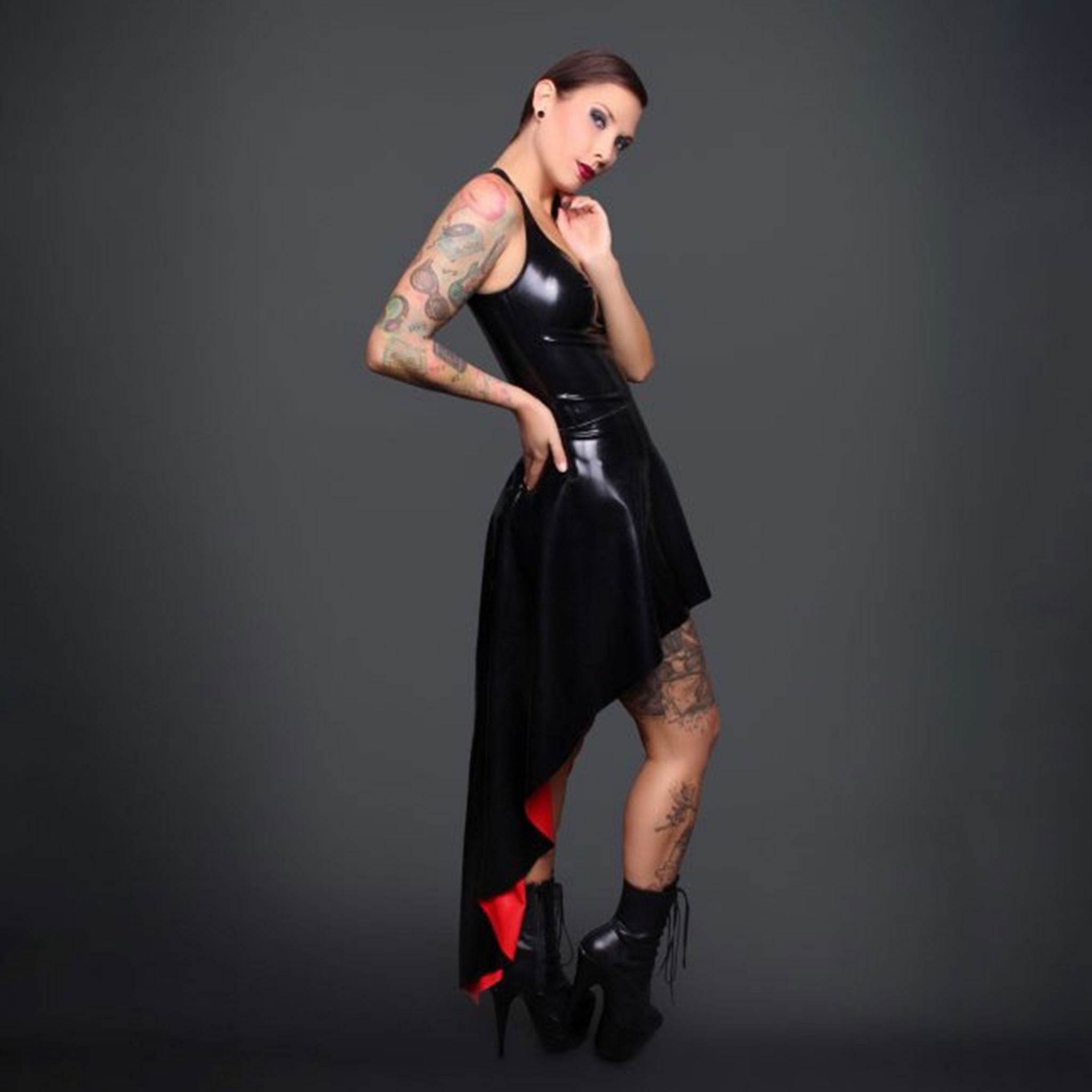 Latex rubber apparel dress maxi-dress maxidress long asymmetrical sleeveless high-back heart-shaped heart-neckline half-zip zipper doorbitchproof door-bitch doorbitch-proof stunning fun beautiful two-tone color-contrast contrast fetish fashion alt-fashion clubwear partywear bdsm kink kinky kinkwear female femme feminine womens black-red