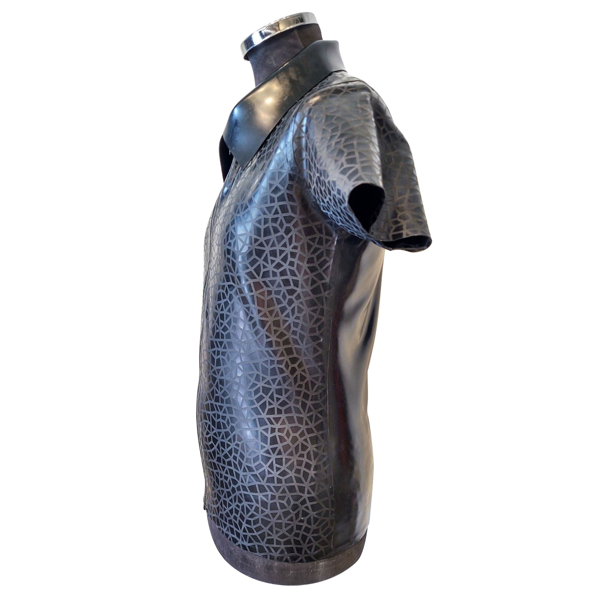 Latex rubber thick-latex thick-rubber etched geometric-pattern top shirt dress-shirt short-sleeve sleeves sleeved front-zip full-zip zipper lapel-collar tailored sleek fetish fashion alt-fashion classic kink kinky male masculine masc mens menswear guys dudes black sahara