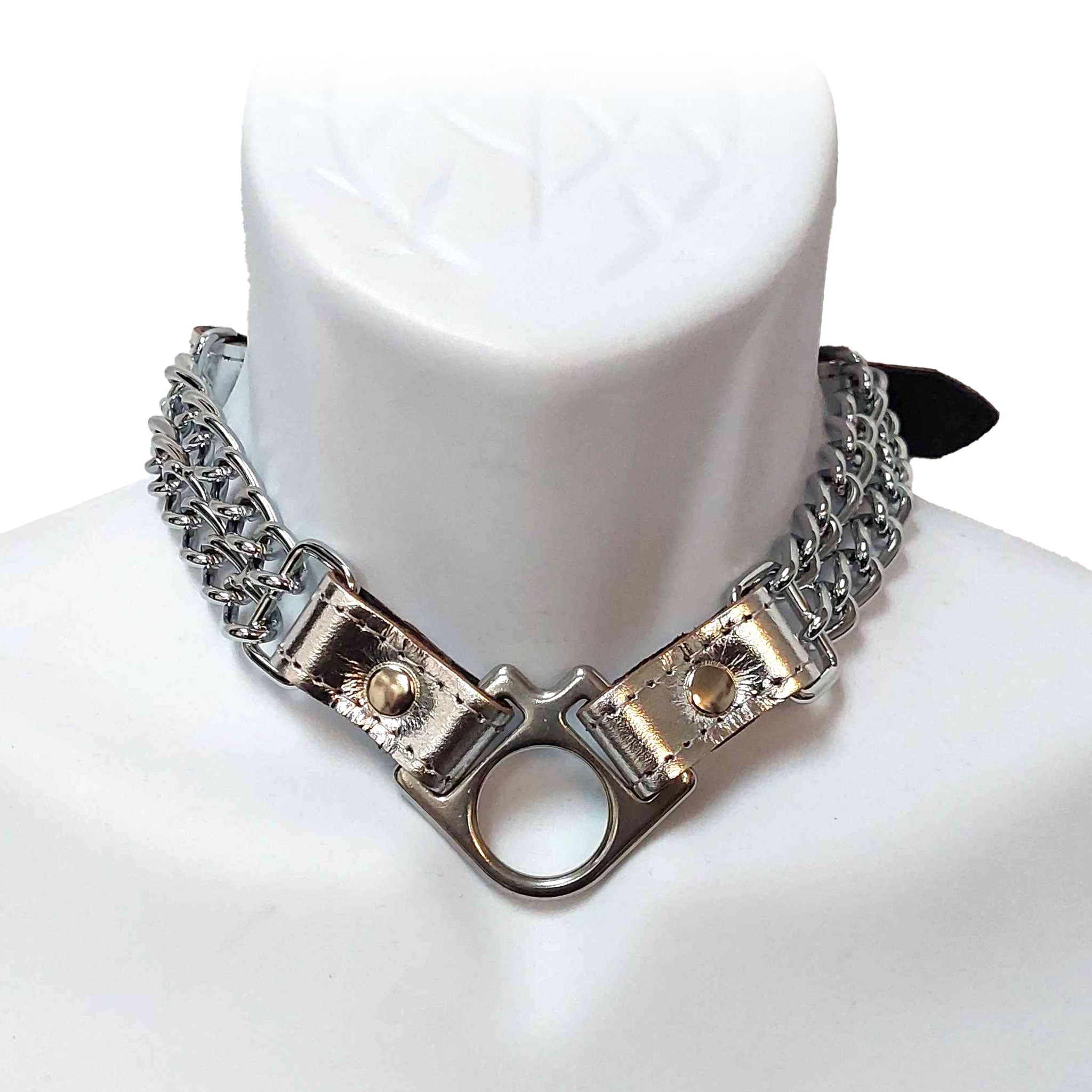 Leather latigo cow-hide cowhide cow hide collar choker V-shaped buckle shiny metallic chrome chains double bondage bdsm kinky accessories silver