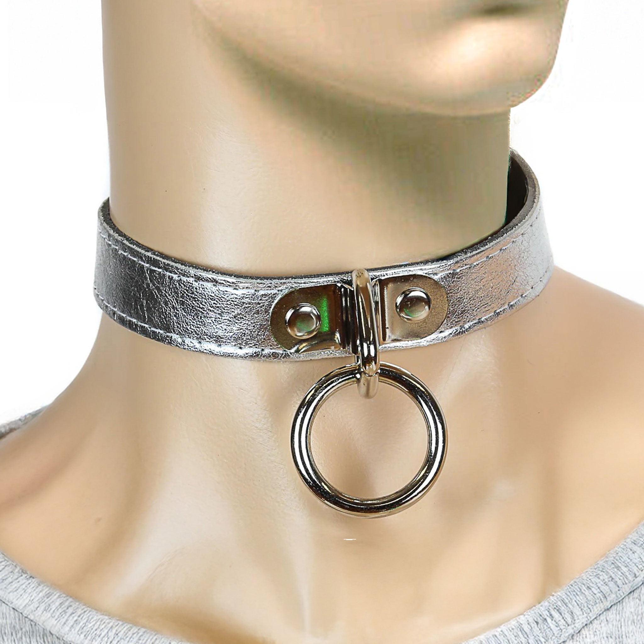Leather patent collar choker adjustable buckle lockplate lock-plate lock plate loop pentagon pentagonal O-ring bondage bdsm fetish fashion alt-fashion punk goth gothic rave rave-wear festival accessories silver