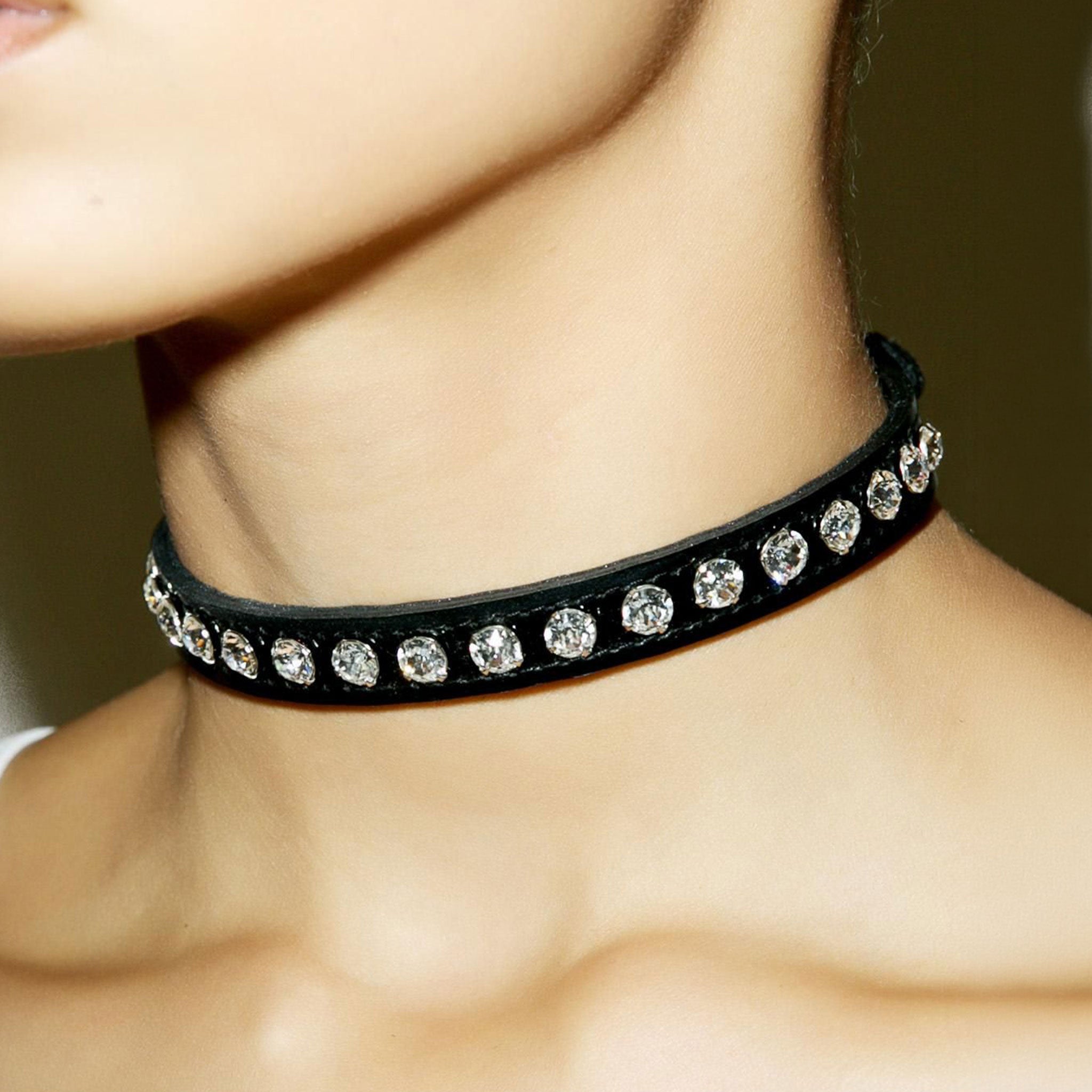 Leather patent-leather rhinestones accessories neck-wear collar choker single-row adjustable buckle D-ring shiny glossy high-shine sparkling fetish fashion alt-fashion alternative punk goth gothic cyber cyberpunk festival rave raver-babe bedroom dungeon bondage bdsm bdsm-fashion bdsm-gear kink kinky kinkwear pet-play costume cosplay halloween unisex black