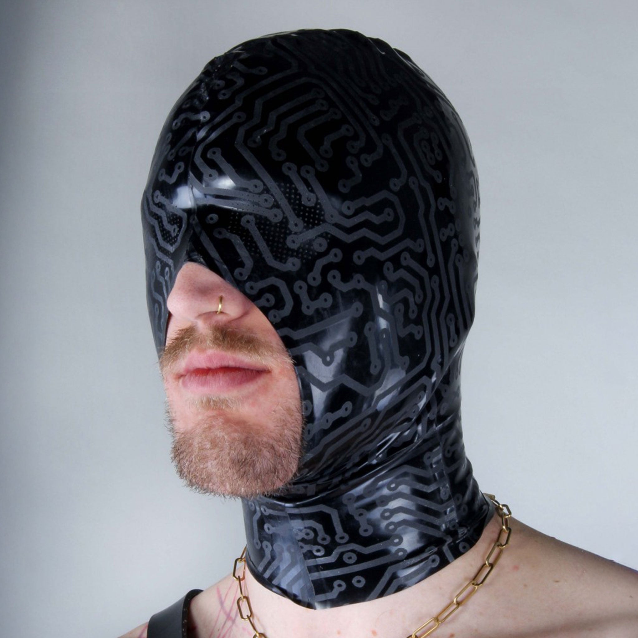 Latex premium-latex hand-cut textured-latex circuit circuit-texture etched-texture accessories hood mask pullover pullon pull-on pull-over open-mouth open nose micro-perforated perforated-eyes anonymity anonymous depersonalization depersonalize shiny cocksucker cock-sucker mystery accessibility breathability fetish-fashion bdsm bondage bondage-hood bondage-gear submissive unisex black