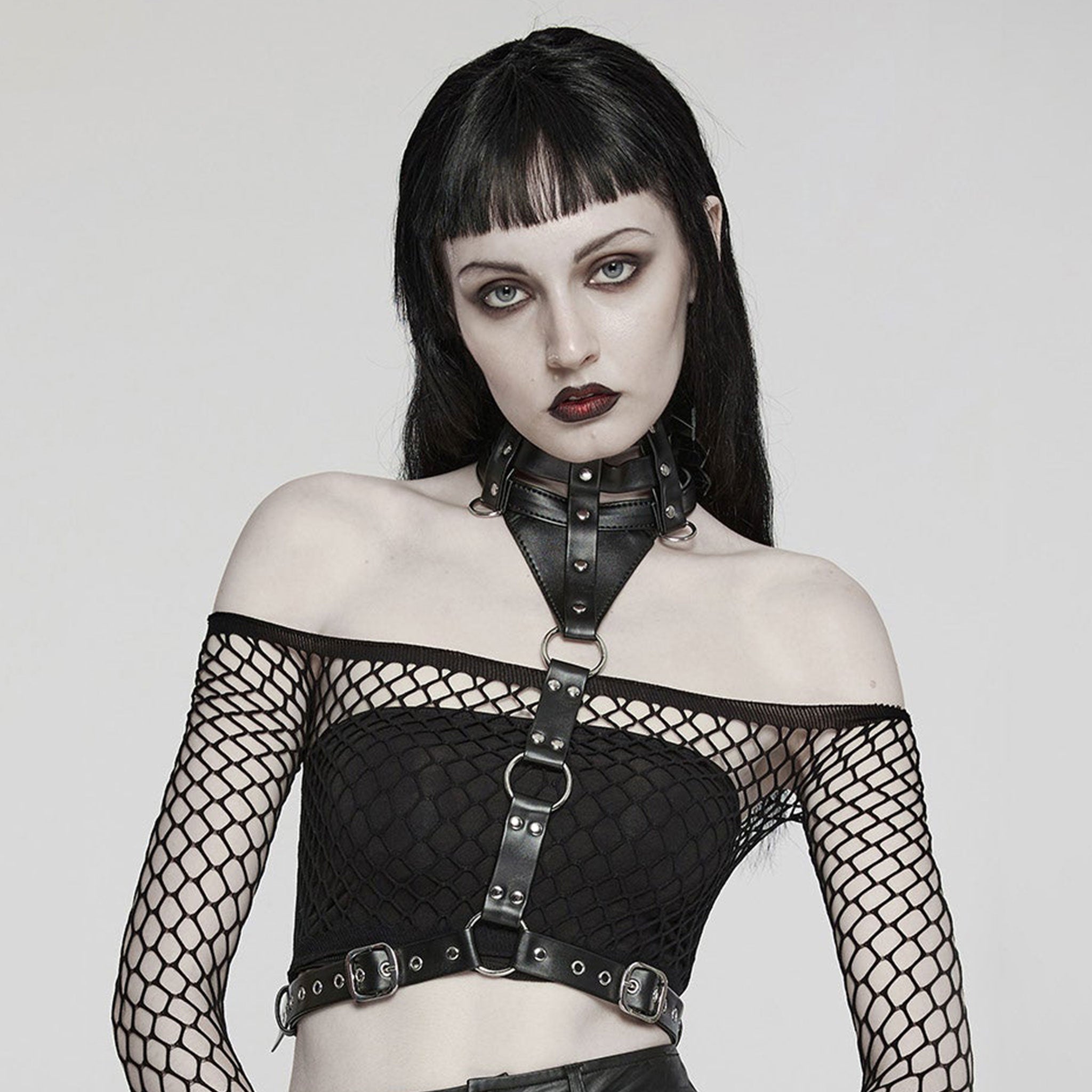 Leather PU-leather faux-leather apparel tops harness body-harness collar choker adjustable buckle belt-straps D-ring O-ring strappy edgy dark close-fitting structured fierce ferocity eye-catching fetish fashion alternative alt-fashion punk goth gothic goth-doll streetwear bondage bdsm bdsm-gear costume cosplay halloween female femme feminine womens black