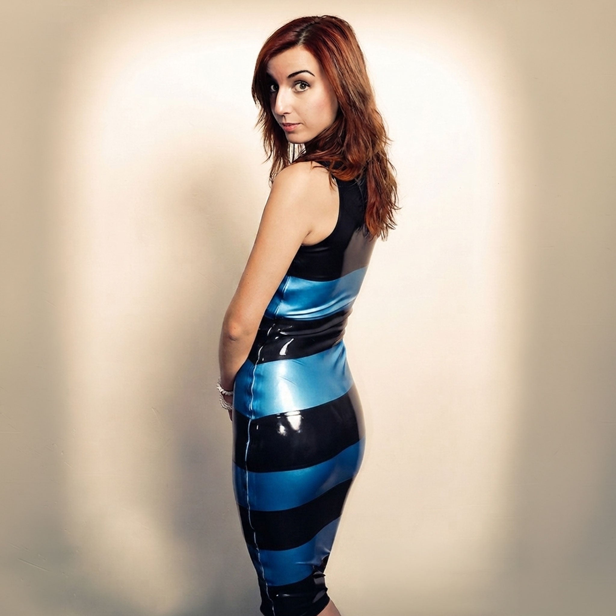 Latex rubber apparel dresses pencil-dress pencil-cut knee-length asymmetrical singlet-shoulder open-shoulder sleeveless side-zip zipper one-of-a-kind shiny glossy fetish fashion alt-fashion alternative glam clubwear party kink kinky kinkwear costume cosplay halloween female femme feminine womens black-blue 