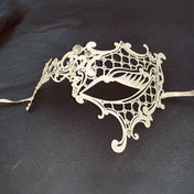 Metallic metalwork semi-flexible semi-malleable laser-cut rhinestones gems accessories mask eye-mask filigree-mask asymmetrical one-eye tie-on satin-ribbon elegant elegance sparkling luxury luxurious delicate graceful refined costumes cosplay Halloween masquerade masquerade-ball party bridal formal-ball winter winter-themed unisex white clear