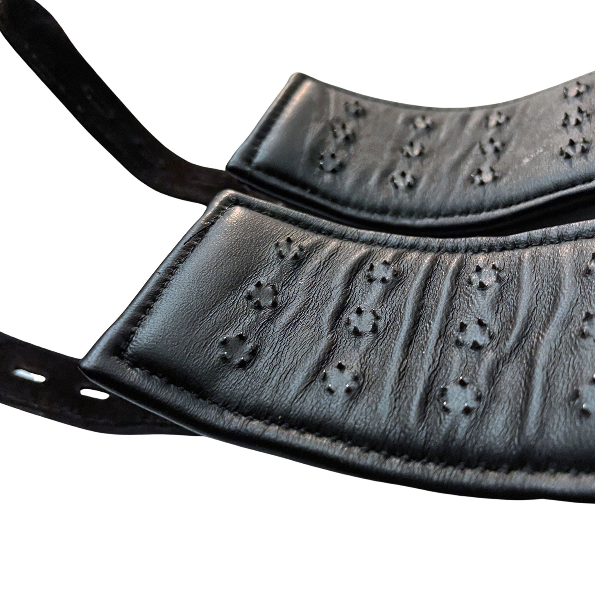 Leather thick-leather metallic-chain accessories restraints wrist wrist-cuffs metal-teeth vampire-teeth spike spikes spiked spiked-lining lockable locking dual-layer D-ring O-ring spring-clasp connecting-chain bondage bdsm sadism masochism sadist masochist kink kinky kinky-play sensory-play sensory adult-toys black