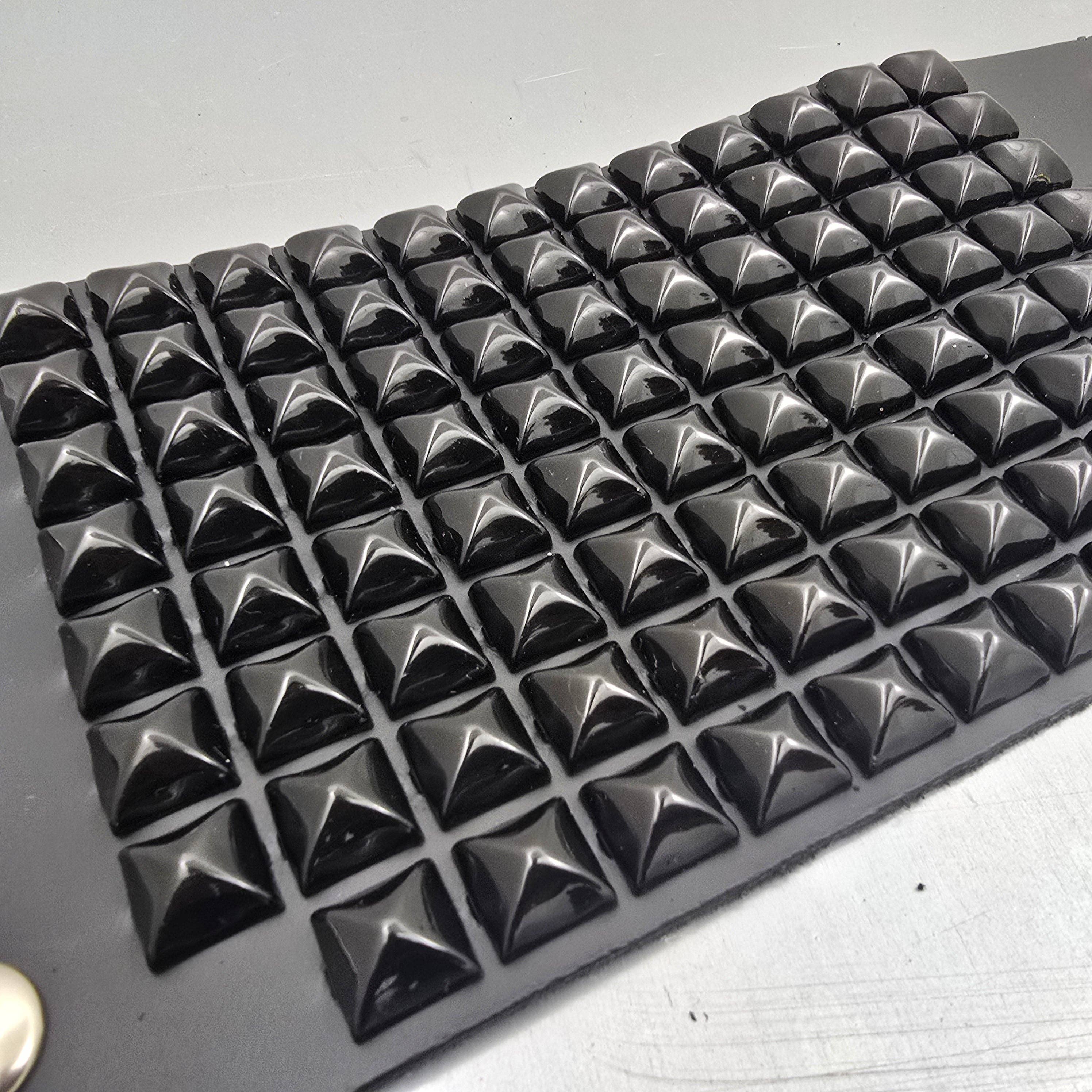 8 ROW PYRAMID STUD SNAP BRACELET