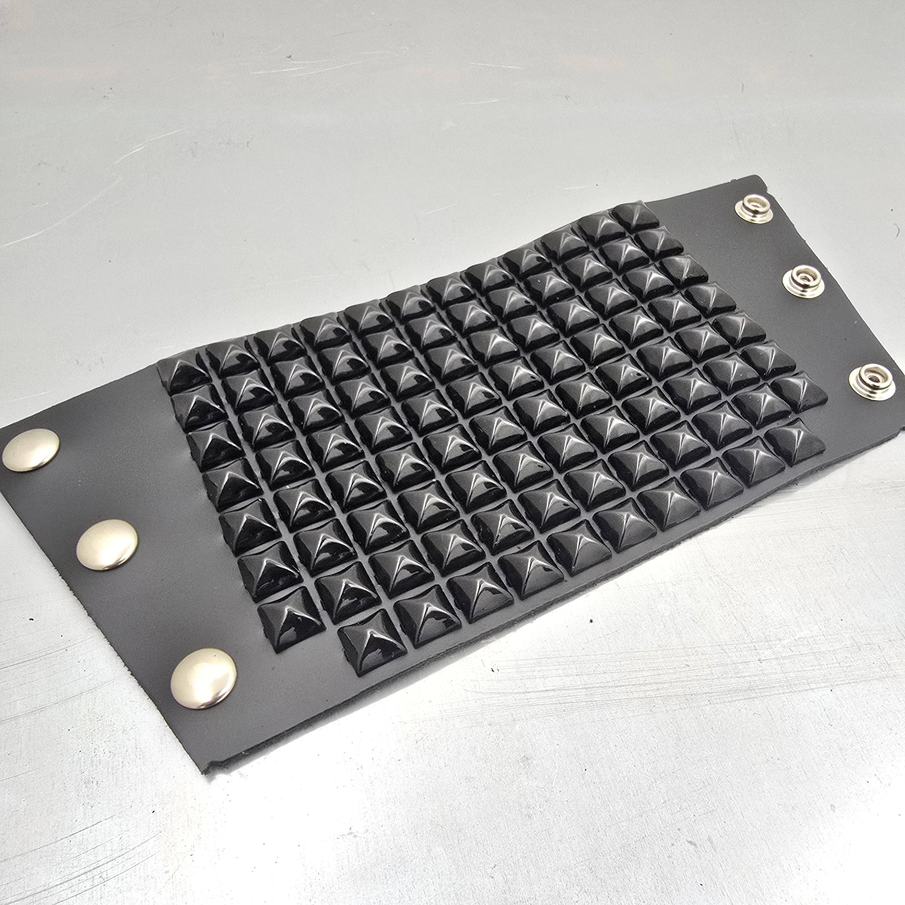 8 ROW PYRAMID STUD SNAP BRACELET
