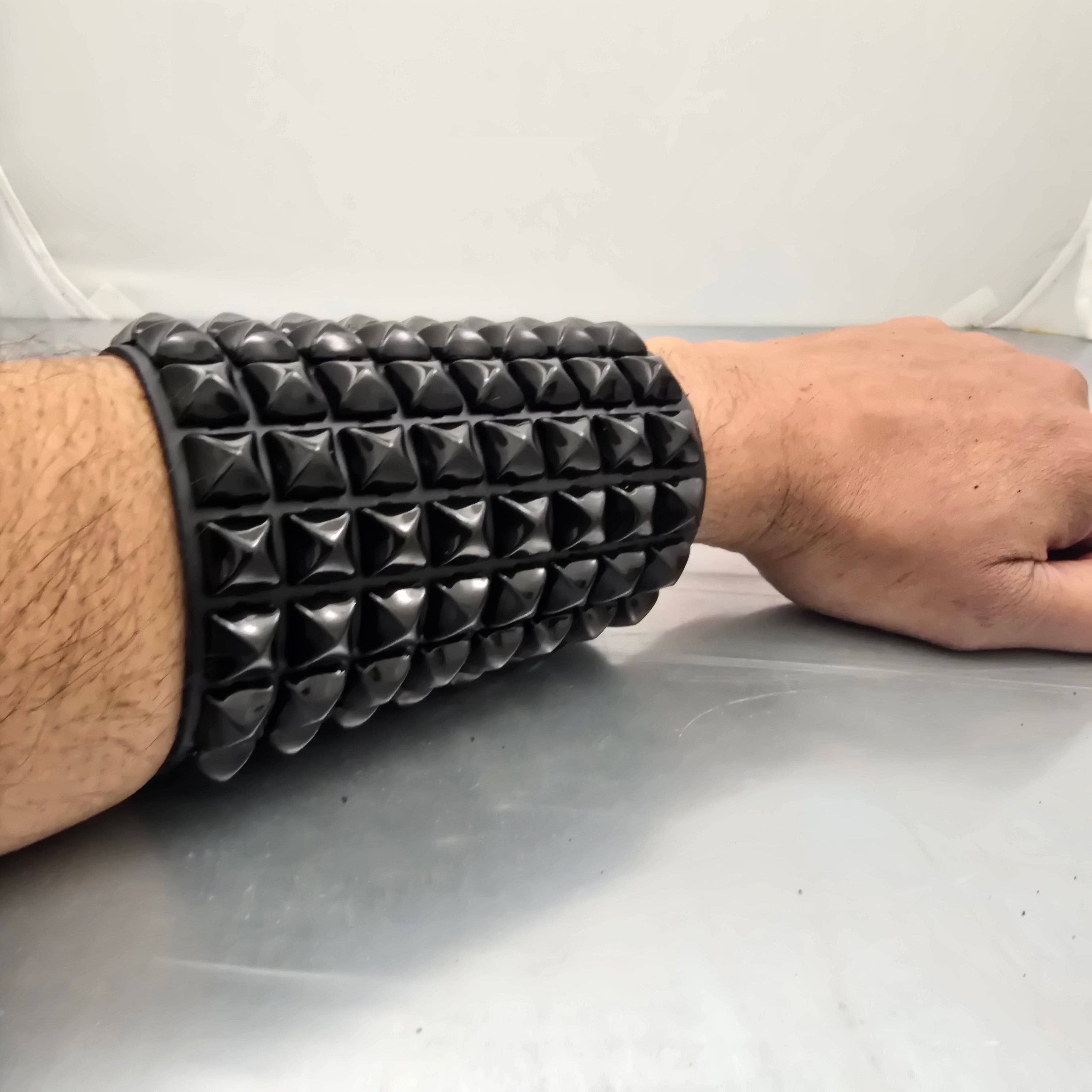 8 ROW PYRAMID STUD SNAP BRACELET