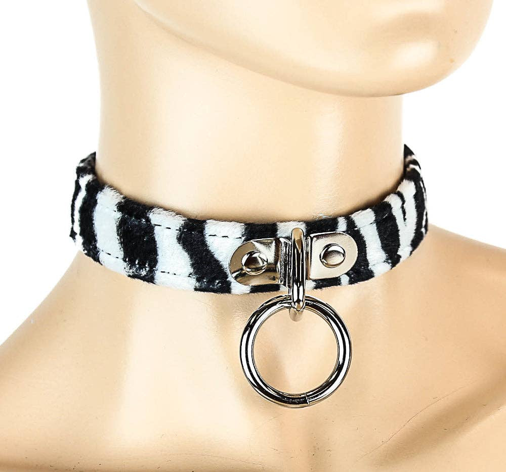 FUZZY LEOPARD BONDAGE CHOKER